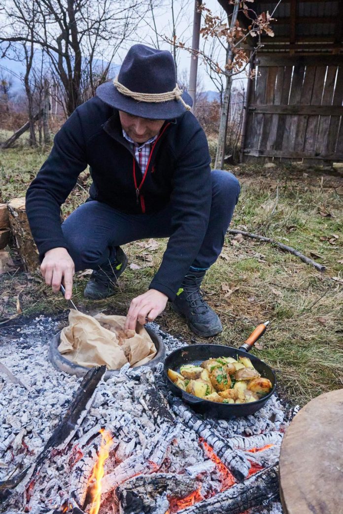 VIDEO: Rețeta săptămânii – Bucătăria lui Fabi: Friptură de vită, în țest, cu cartofi!