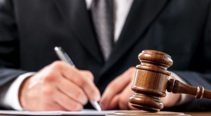 Brățară electronică pentru elevul violator!