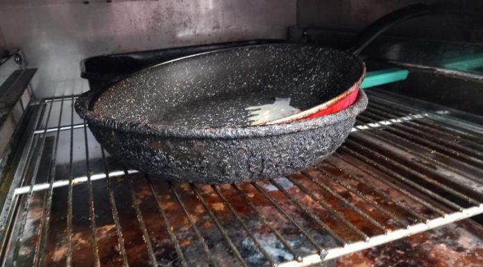 Mizerie și alimente expirate în centrele pentru bătrâni