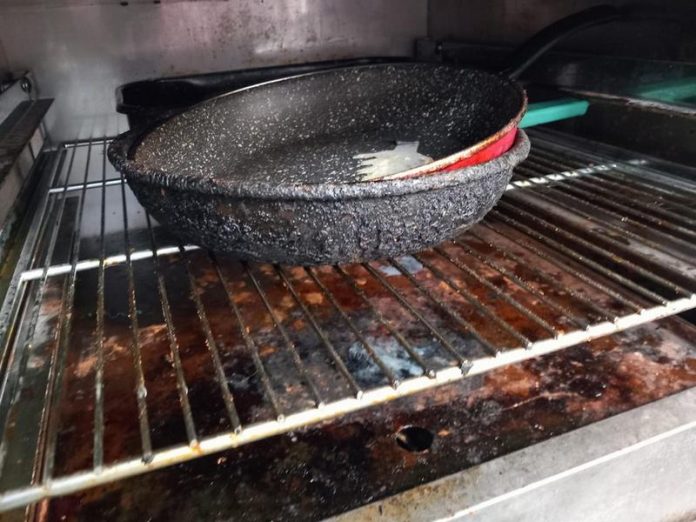 Mizerie și alimente expirate în centrele pentru bătrâni