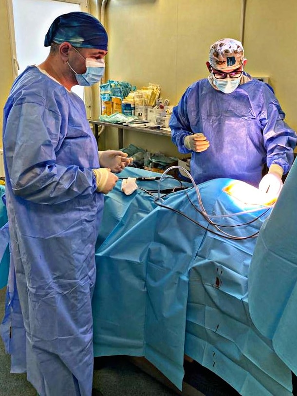 Primul pacient cu probleme la coloană operat la Târgu-Jiu