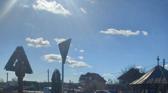 Mașină răsturnată la Scoarța