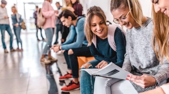 50.000 de studenți vor primi vouchere în valoare de 1.500 de lei