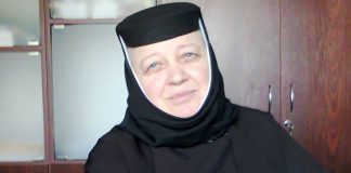 La zi de sărbătoare şi de aniversare! – Cu cele mai frumoase gânduri, un buchet de flori de Ziua Maicii Stareţe MARINA GLIGOR STAVROFORA de la Mănăstirea «SFÂNTA TREIME», Strâmba-Jiu, Turceni!