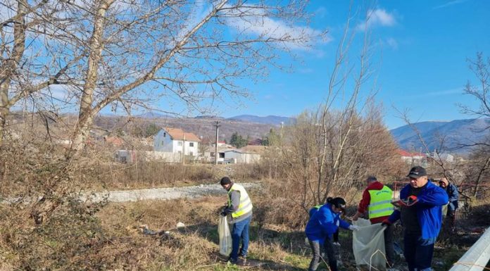 Ecologizare cu salariați de la Apele Române Jiu-SGA, pe Gilort