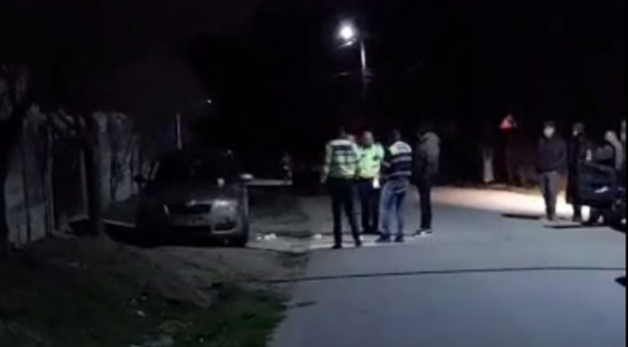 VIDEO: Localnic în căruciorul cu rotile, cu dosar penal pentru amenințare! A aruncat o sticlă de benzină pe mașina Primăriei Brănești