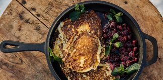 VIDEO: Rețeta săptămânii – Cooking Adventures In The Nature: Clătite pufoase gătite pe disc de fontă