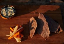 VIDEO: Rețeta săptămânii – Cooking Adventures In The Nature: Tafelspitz – ,,Carne de vită fiartă cu legume, servită cu sos de hrean”