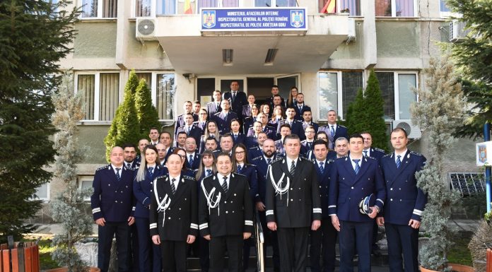 FOTO: Avansări în grad la IPJ Gorj! Medalii, diplome și cupe pentru câștigarea concursurilor sportive