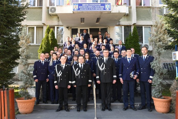 FOTO: Avansări în grad la IPJ Gorj! Medalii, diplome și cupe pentru câștigarea concursurilor sportive