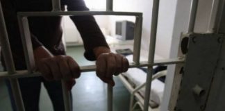 Pușcărie pentru… un geam spart