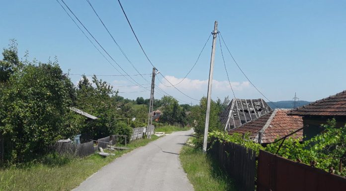 Și-a lovit mama cu telefonul în cap. Femeia – la spital, agresorul, ținut la distanță!