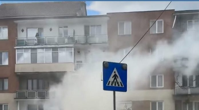 Târgu Jiu: O mașină a luat foc
