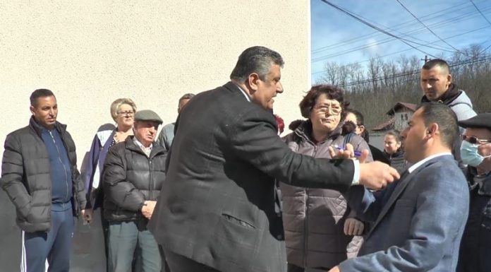 VIDEO: Acuzație de ultraj, la adresa consilierului PSD de la Jupânești! Gușiță, cu mâna pe fața primarului Gârniceanu