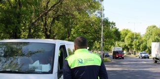 Zeci de mașini cu risc iminent de accident pe șoselele din județ