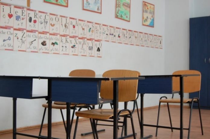 Post liber de muncitor la școală