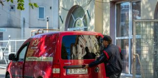 Poșta Română vinde la licitație peste 200 de mijloace auto uzate