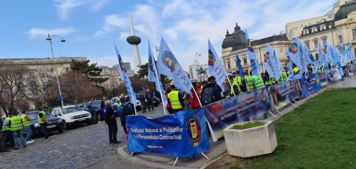 Polițiștii protestează de ziua lor