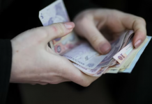 Unele salarii din mediul privat vor crește