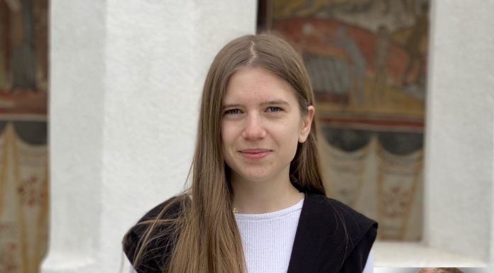 Revelaţie în umbra unui vis – ,,Sunt o petală purtată de vânt între cer și pământ”!