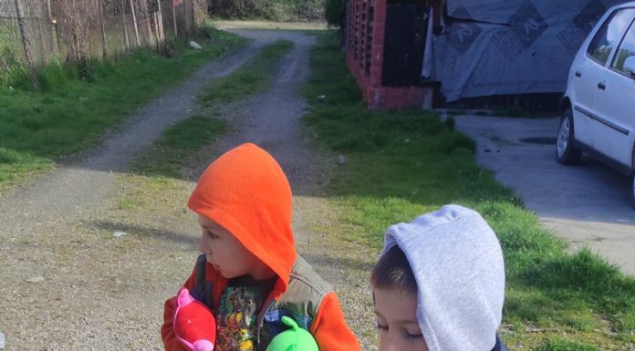 Campania Gorjeanul: Copiii din Colonia ACH – Peștișani au primit jucării, hăinuțe și cozonaci