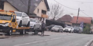 Foto | Baieți de oraș, ridicați de mascați și duși la DIICOT! Percheziții domiciliare, mașini de lux sub sechestru