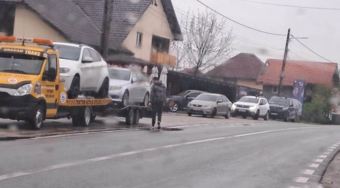 Foto | Baieți de oraș, ridicați de mascați și duși la DIICOT! Percheziții domiciliare, mașini de lux sub sechestru
