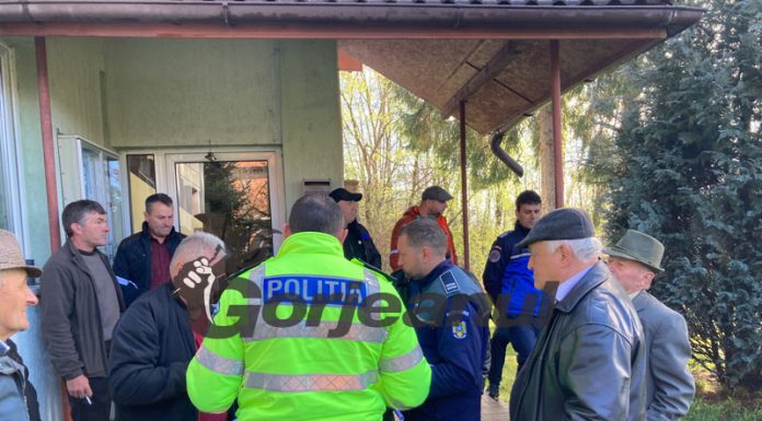 Scandal la Obștea Peștișani! Ion Poenaru contestat în stradă!