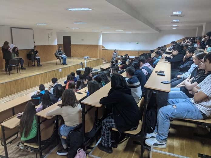 «Jocul de-a școala…în școală», la Liceul Tehnologic Turceni – Prin metode teatrale, dar și ludice, elevii și-au consolidat informațiile dobândite la clasă!