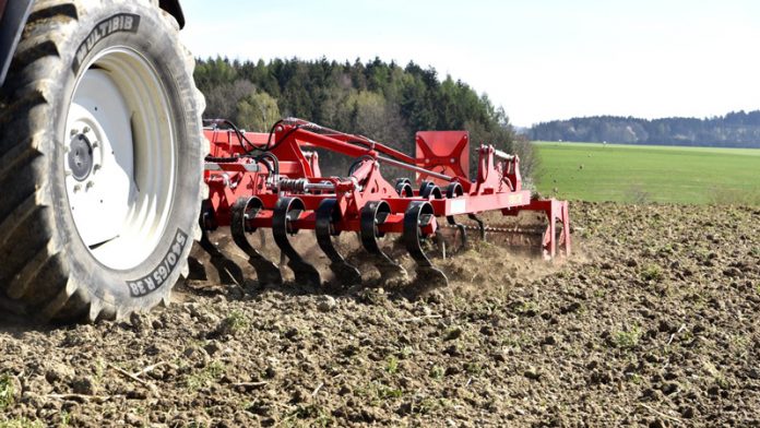 Agricultura pe înțelesul tuturor – Pregătirea patului germinativ în primăvară ploioasă