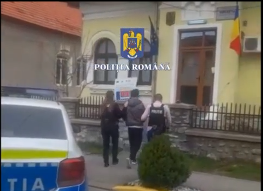 Bărbatul acuzat de înșelăciune, la Novaci, sub control judiciar. Un altul a fost reținut