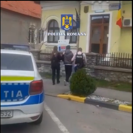 Bărbatul acuzat de înșelăciune, la Novaci, sub control judiciar. Un altul a fost reținut