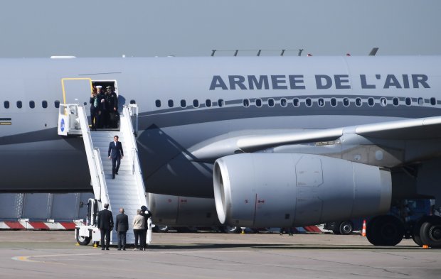 Președintele Macron, escală în România