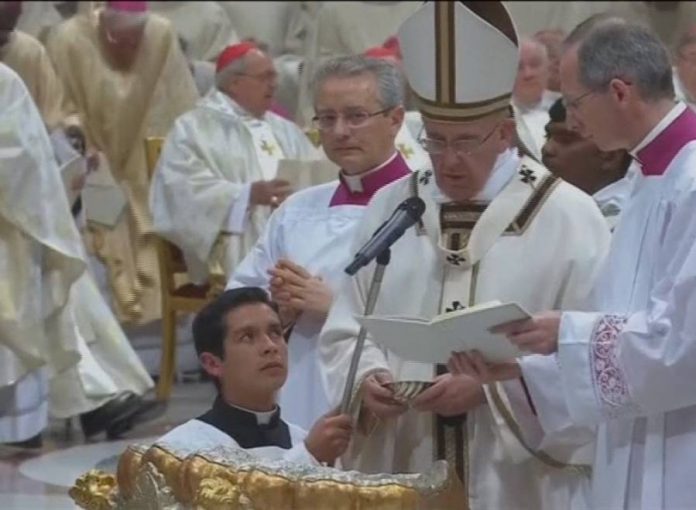 Peste un milion și jumătate de catolici și protestanți, din România, sărbătoresc Paștele