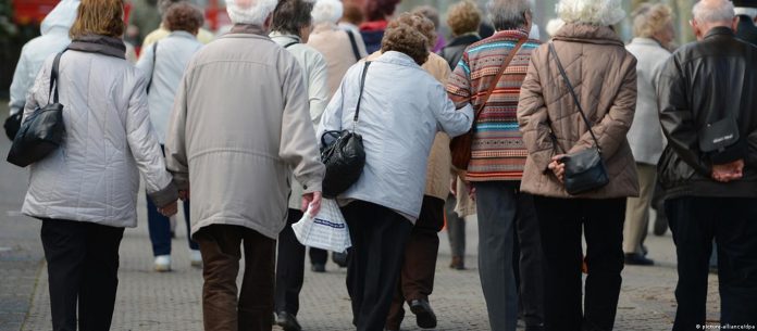 Câți pensionari primesc indemnizație socială