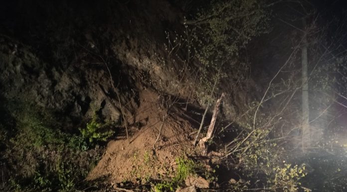 Căderi de pietre pe Valea Oltului