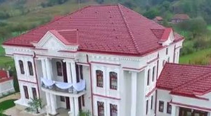 VIDEO: Percheziții la vila lui Nicolae Guță pentru bijuterii contrafăcute!