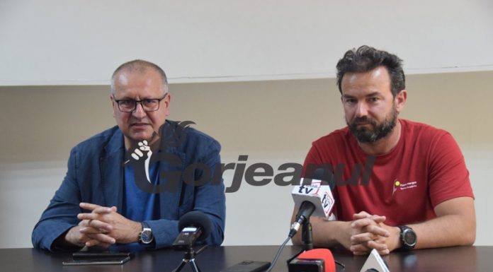 Tenismenii juniori din toată lumea se întrec la Târgu-Jiu