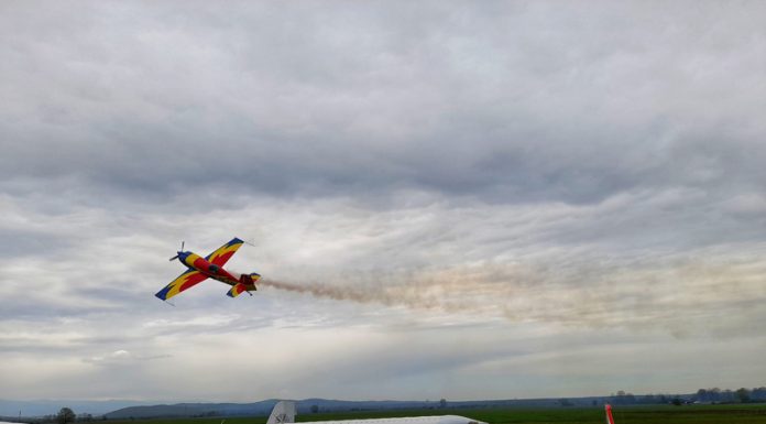 Super show aviatic pe aerodromul de la Barza!