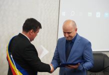 Emoții, lacrimi și aplauze la festivitatea de premiere a Cetățenilor de Onoare ai municipiului Târgu-Jiu! Olimpicii, iar pe podium