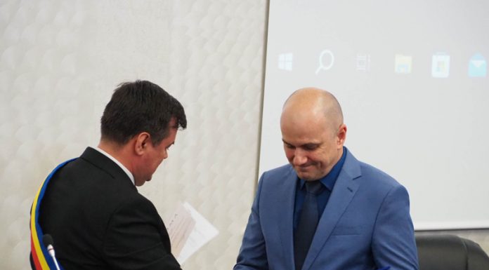 Emoții, lacrimi și aplauze la festivitatea de premiere a Cetățenilor de Onoare ai municipiului Târgu-Jiu! Olimpicii, iar pe podium