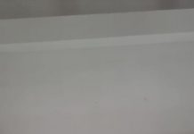 Panică în sala de clasă din cauza unei bucăți de tencuială desprinsă din tavan