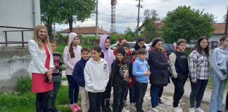 Jandarmii, în mijlocul elevilor de la Școala Gimnazială Stănești