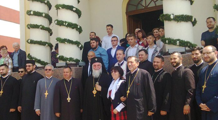 Biserica «Sfinţii Împăraţi Constantin şi Elena» din Municipiul Târgu-Jiu şi-a sărbătorit hramul! – HRISTOS A ÎNVIAT! ADEVĂRAT A ÎNVIAT! – Pe Sfinţii Împăraţi, Constantin şi Elena, îi cinstim astăzi, tocmai în această Duminică sfântă a vindecării orbului din naştere, ca şi noi să-i urmăm în viaţa noastră!