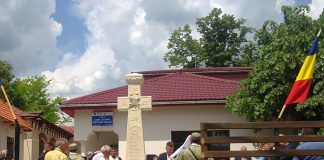 Sfinţirea Monumentului Eroilor de la Peşteana-Vulcan, Comuna Ciuperceni – ,,Avem dreptul şi bunul simţ să le dăm eroilor tot respectul pentru sfânta chemare la datorie! Faptele lor sunt faptele istoriei noastre, Bunul Dumnezeu să-i odihnească în pace”!