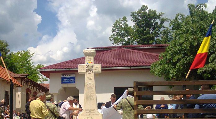 Sfinţirea Monumentului Eroilor de la Peşteana-Vulcan, Comuna Ciuperceni – ,,Avem dreptul şi bunul simţ să le dăm eroilor tot respectul pentru sfânta chemare la datorie! Faptele lor sunt faptele istoriei noastre, Bunul Dumnezeu să-i odihnească în pace”!