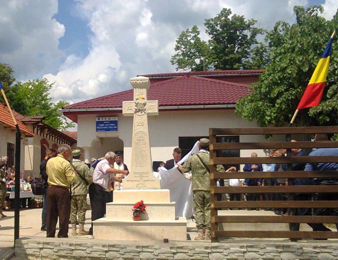 Sfinţirea Monumentului Eroilor de la Peşteana-Vulcan, Comuna Ciuperceni – ,,Avem dreptul şi bunul simţ să le dăm eroilor tot respectul pentru sfânta chemare la datorie! Faptele lor sunt faptele istoriei noastre, Bunul Dumnezeu să-i odihnească în pace”!
