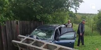 Pojogeniul fără energie electrică, după ce un șofer a rupt în două stâlpul de curent