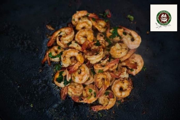 VIDEO: Rețeta săptămânii – Cooking Adventures In The Nature: Creveți Black Tiger în sos de vin alb