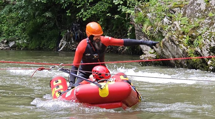 FOTO| Salvamont, exerciții de salvare acvatică în ape repezi!